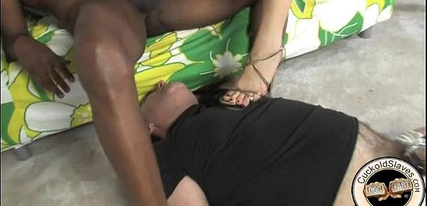  Black master cums all over cuckolds bald head